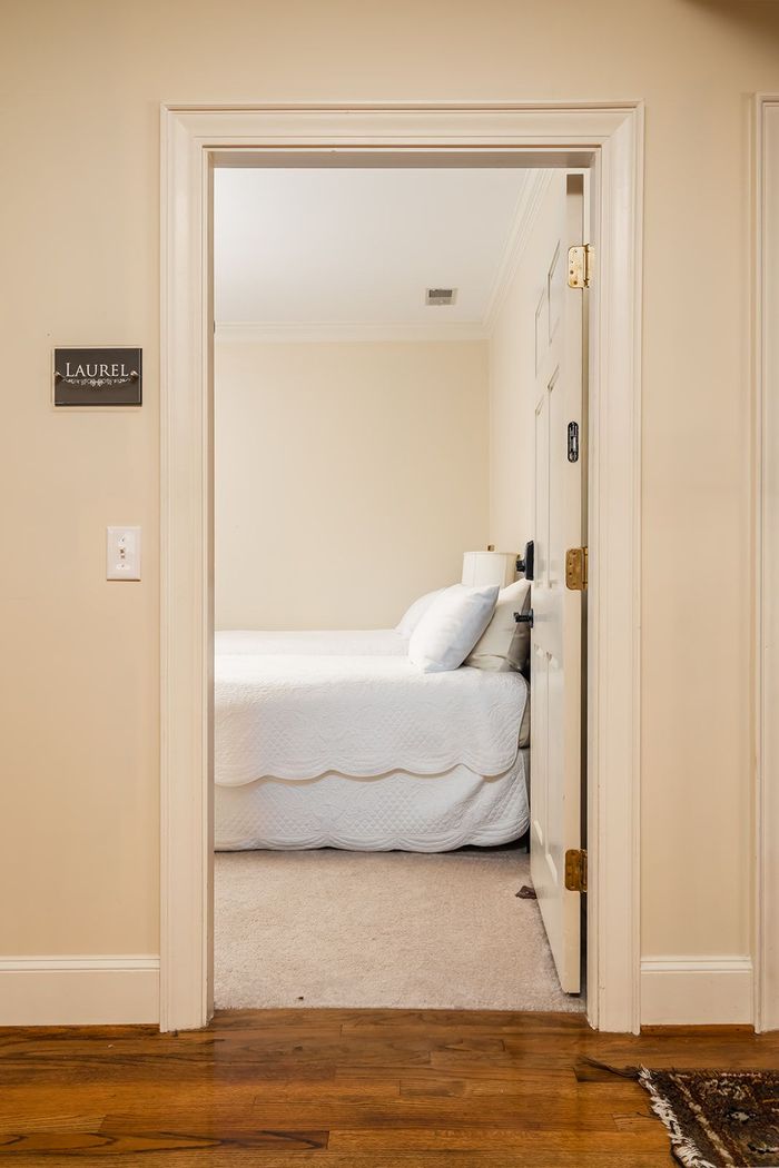 entrance-to-laurel-suite