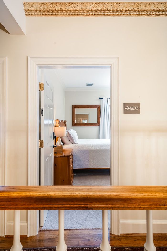entrance-to-sumpter-room
