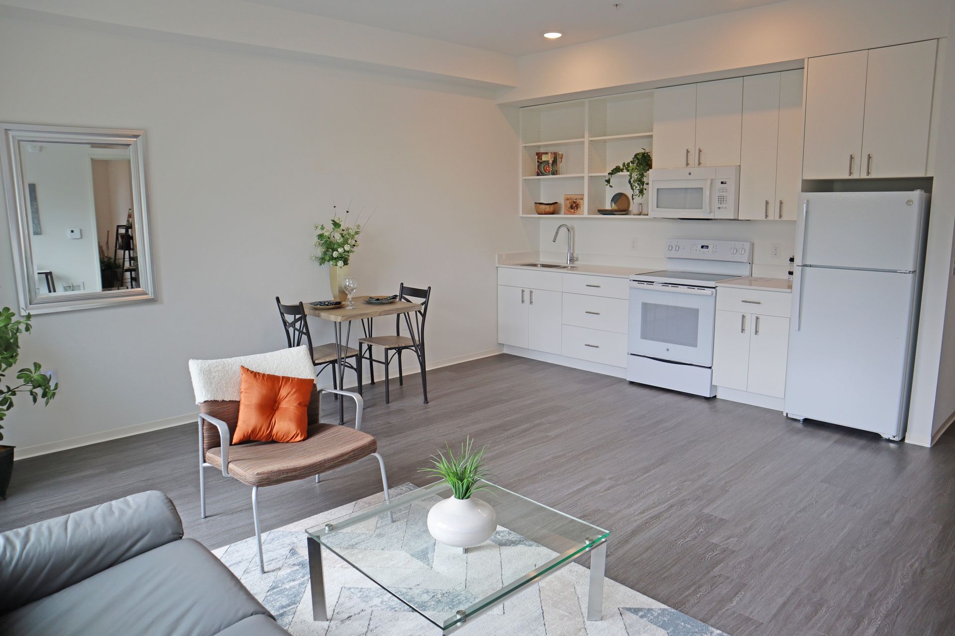 photo showing a kitchen and dining area