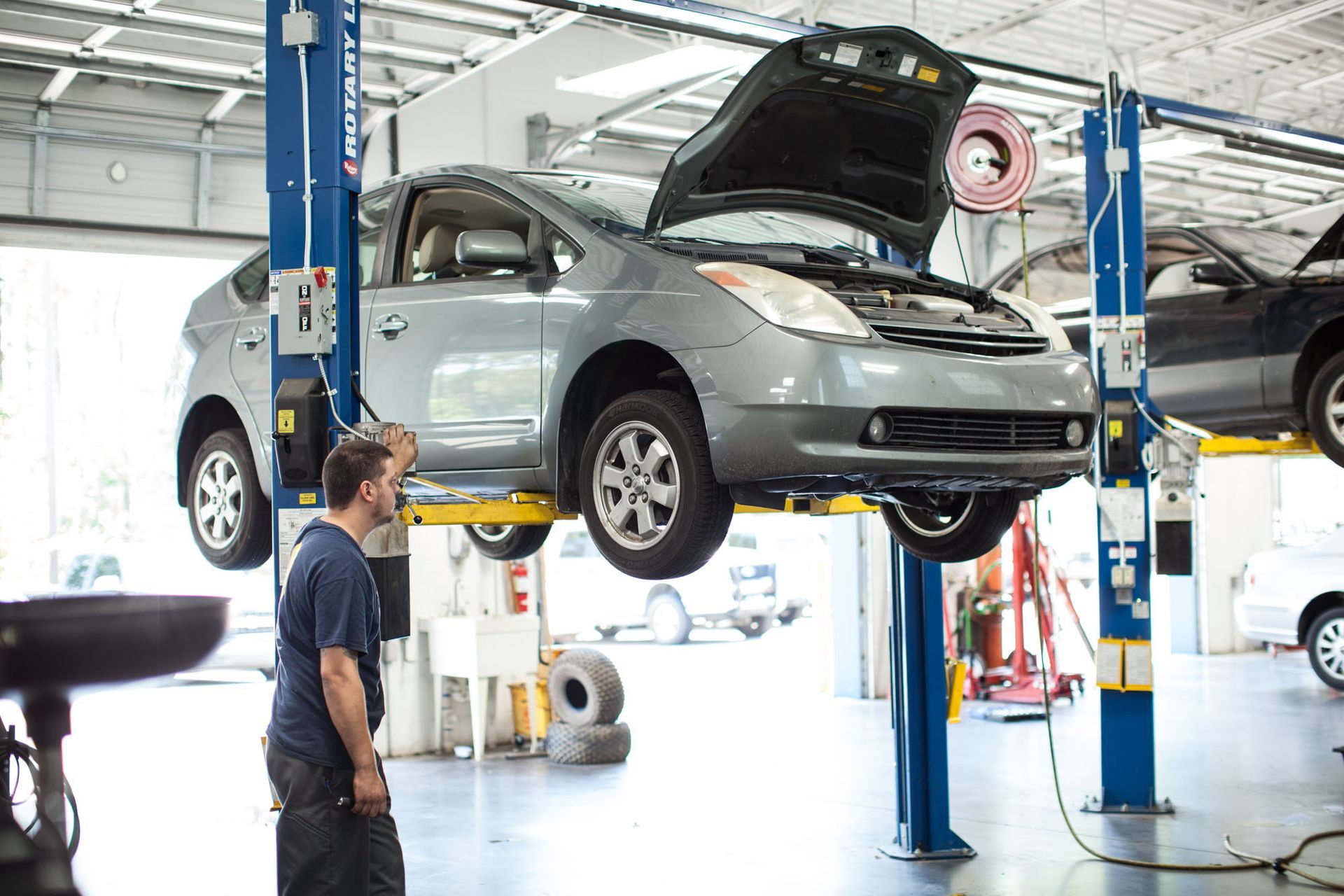 What You Need to Know About Hybrid Battery Replacement