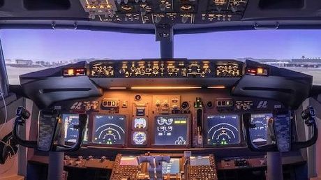 Vy från cockpit i vår  Boeing 727 / C40 clipper flygsimulator. 