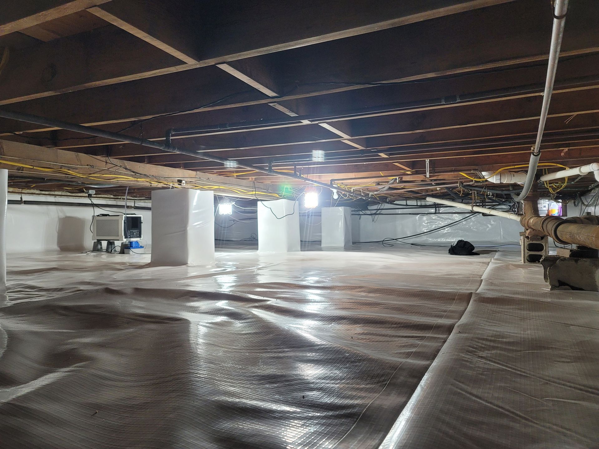 A very large room with a lot of pipes and a ceiling.