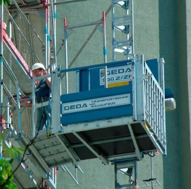 lavori su un impianto di elevazione
