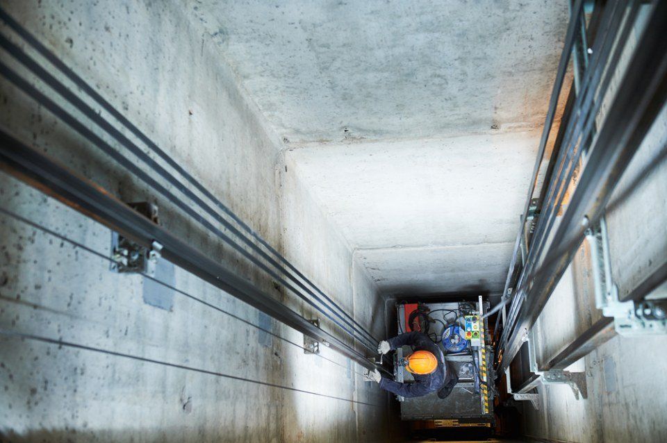 riparazione di un ascensore