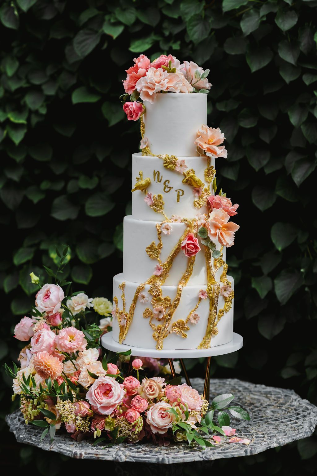 Bakverhalen wedding cake garden romantic
