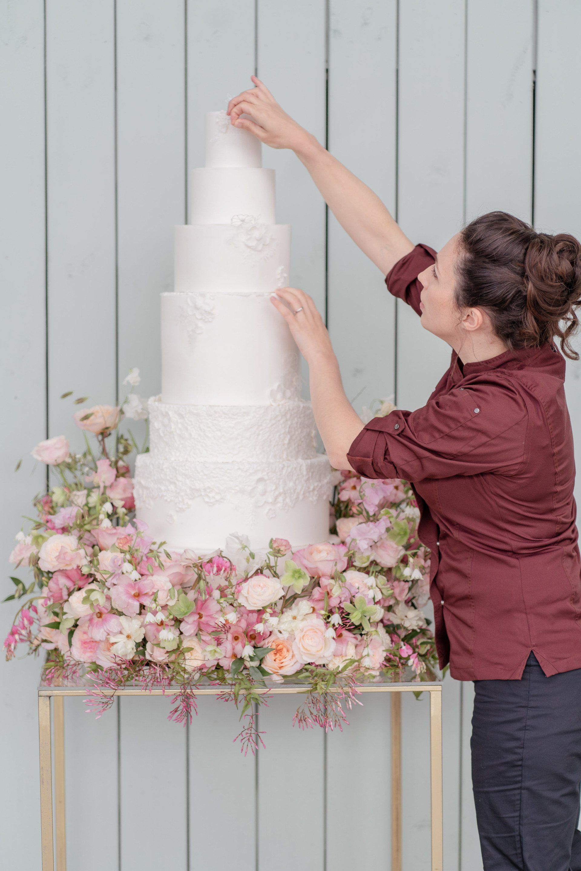 basrelief wedding cake