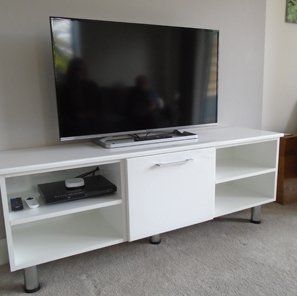 Media Unit in High Gloss White