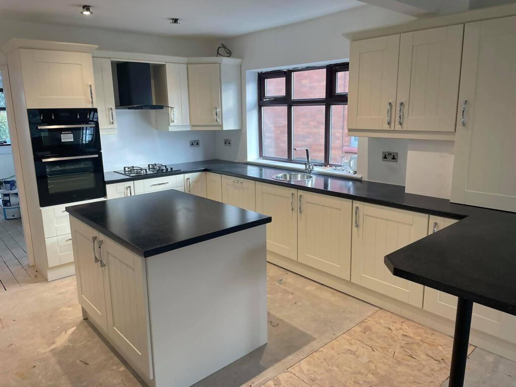 Kitchen with kitchen island