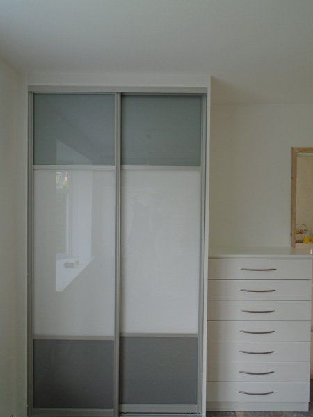 Small Sliding Wardrobe in Metalic Silver and White