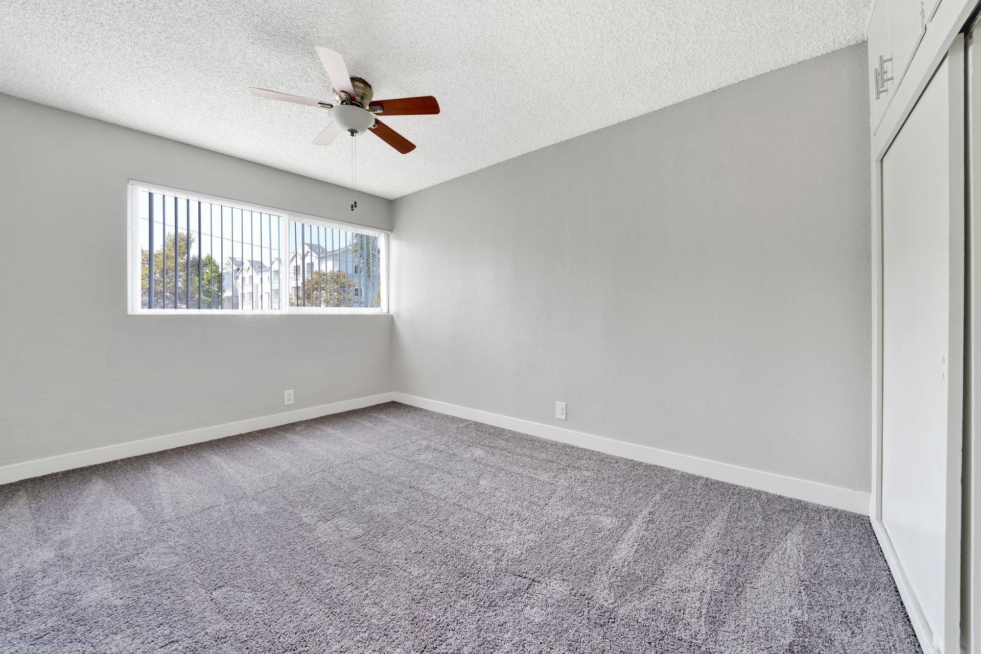 Photo of a bedroom, with a long window