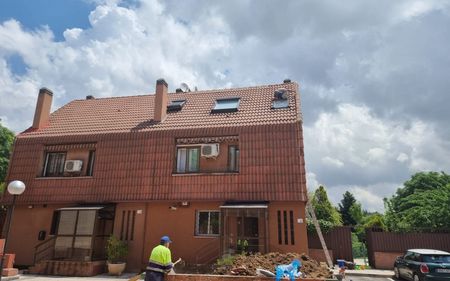 construir tejado de tejas en urbanización la laguia en teruel