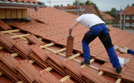 montar tejado de tejas y retejado en vivienda unifamiliar de urbanización pinilla en teruel