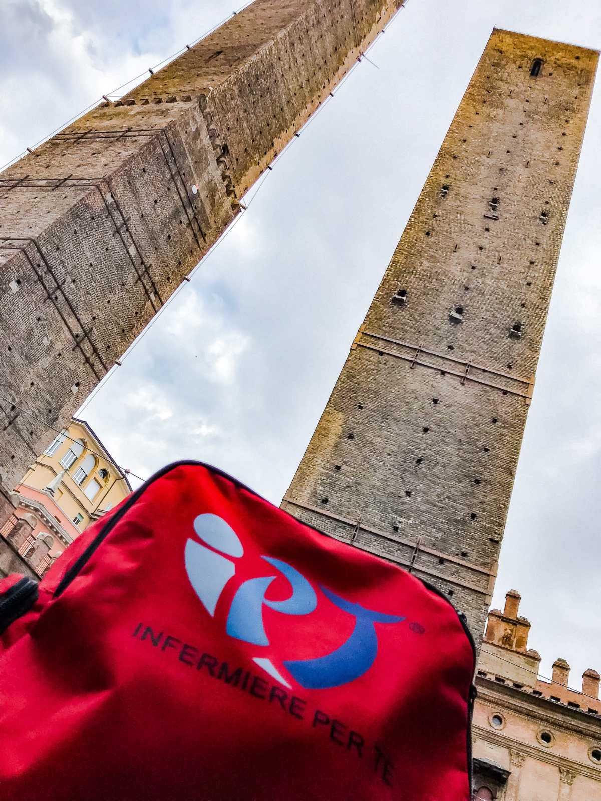 Zaino e torri di Bologna