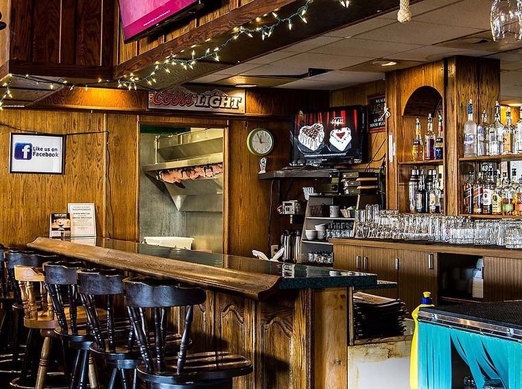 Nelly's Pub Great Atmosphere & Delicious Food