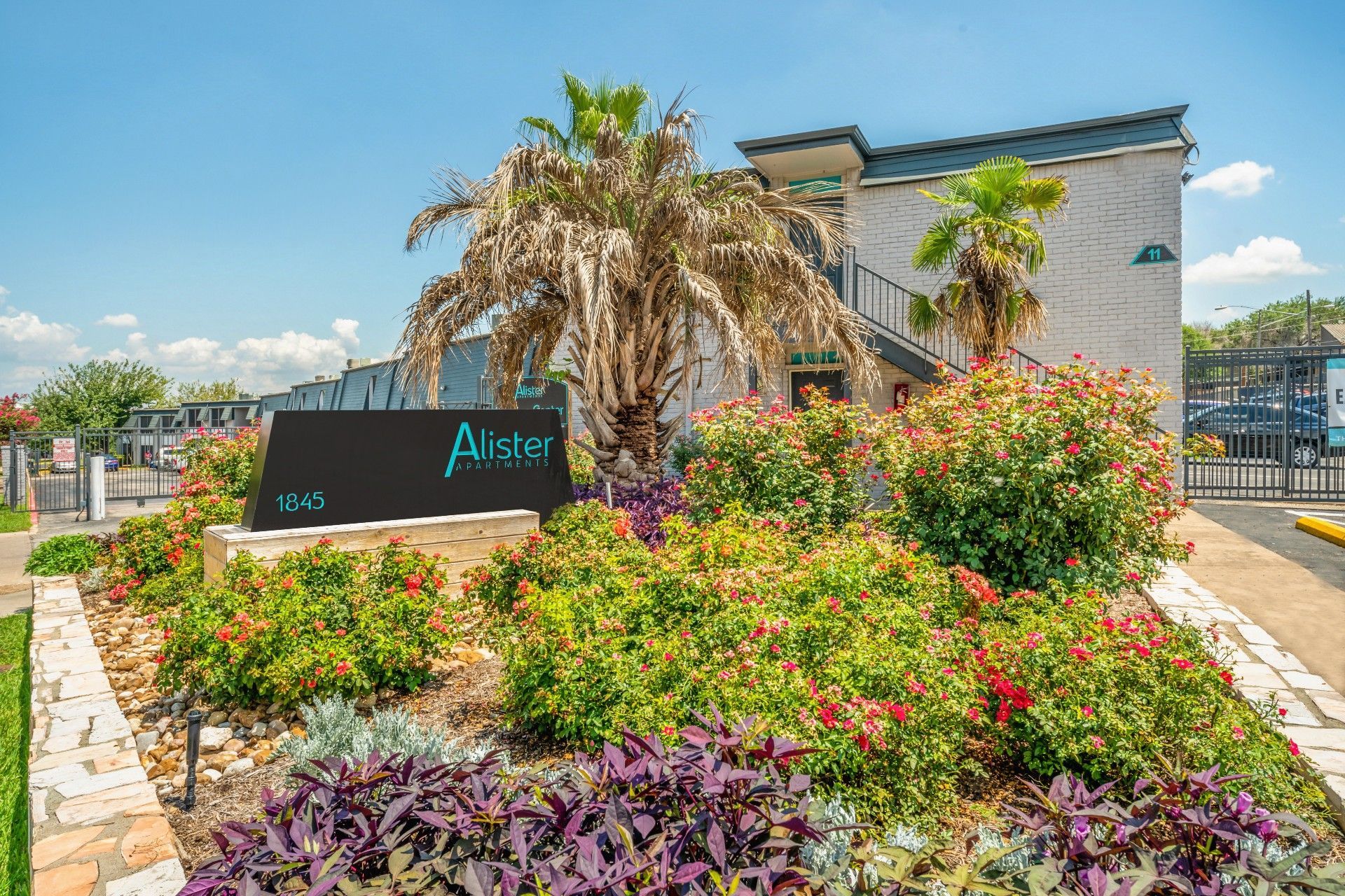 Alister Apartments
