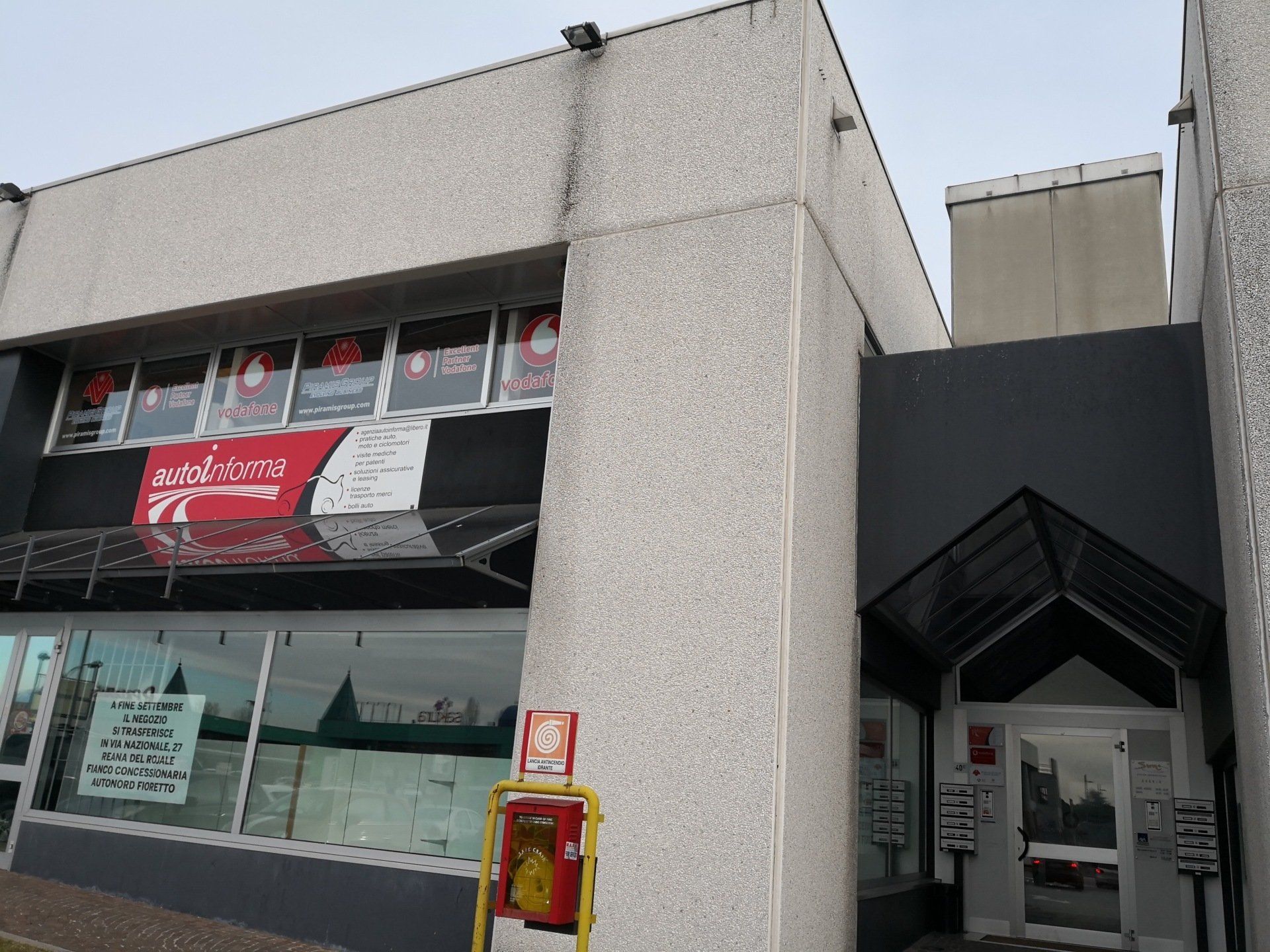 edificio esterno dell'agenzia di pratiche auto AutoInforma di Tavgnacco