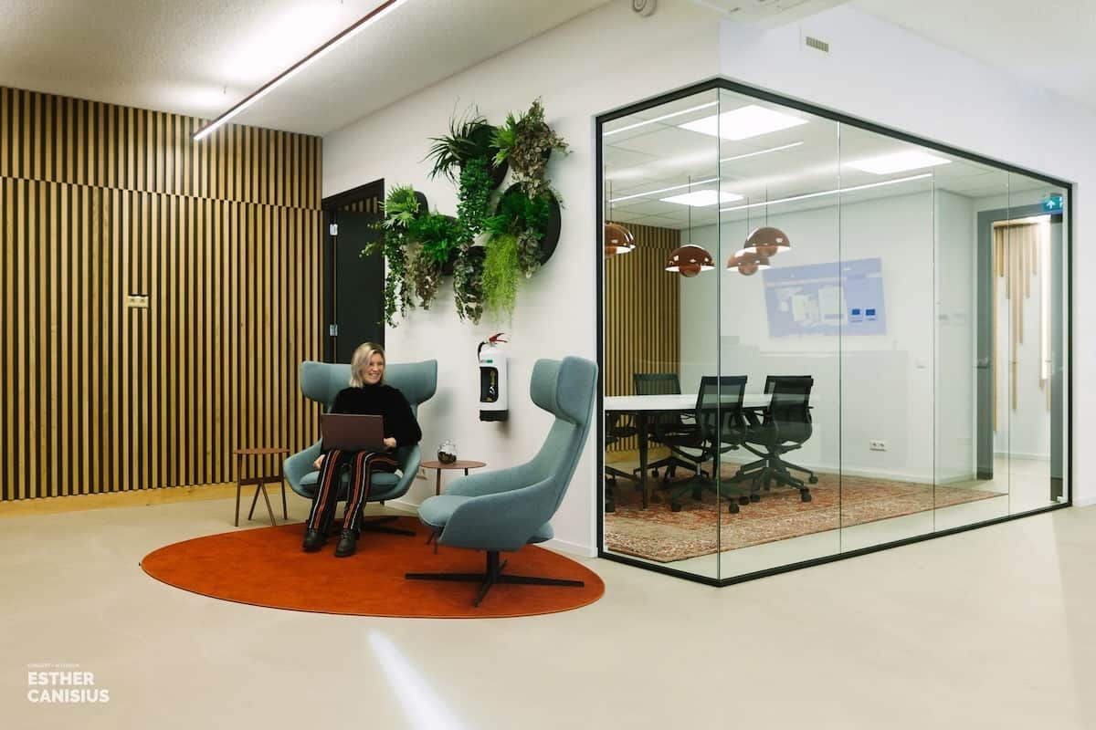 Duurzaam interieurontwerp kantoor Zwijndrecht, vergaderkamer