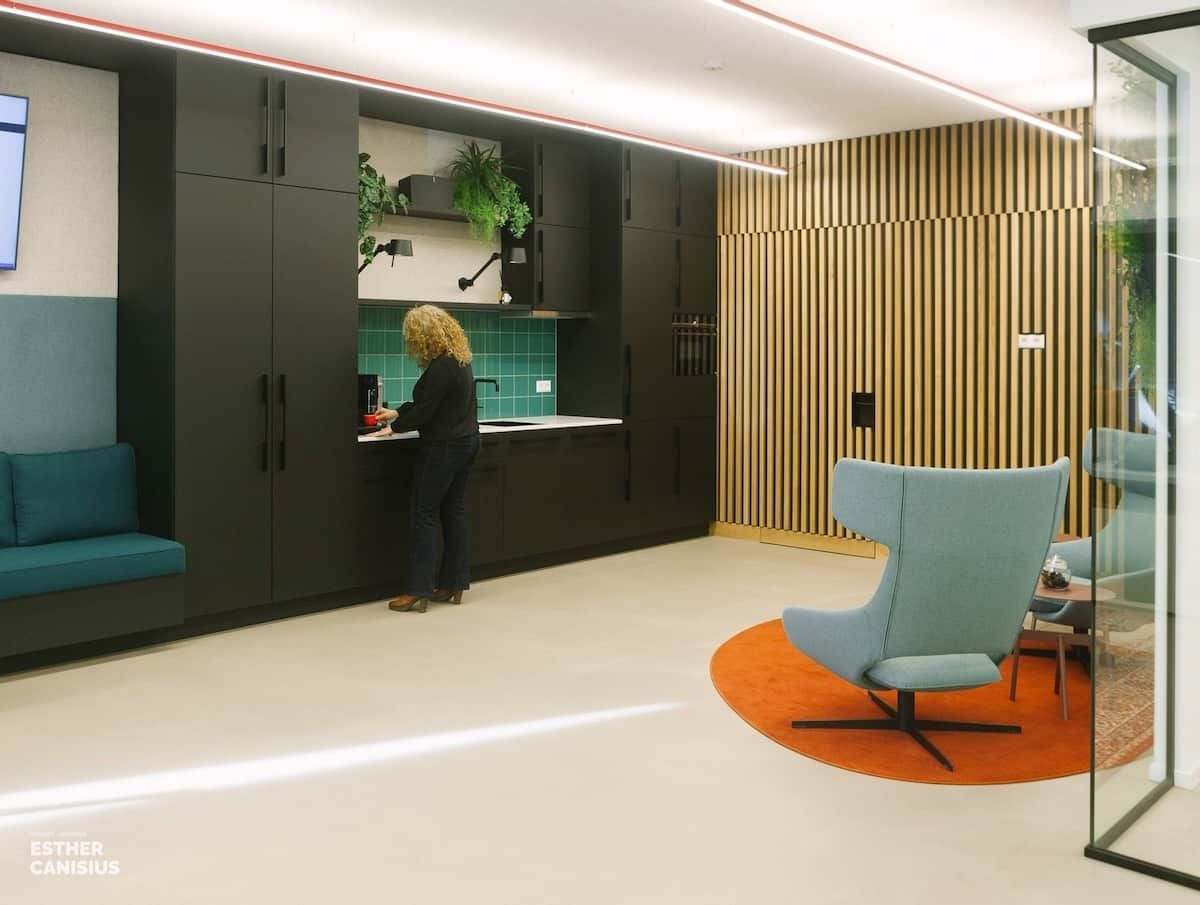 Keuken en kastenwand interieurontwerp kantoor zwijndrecht