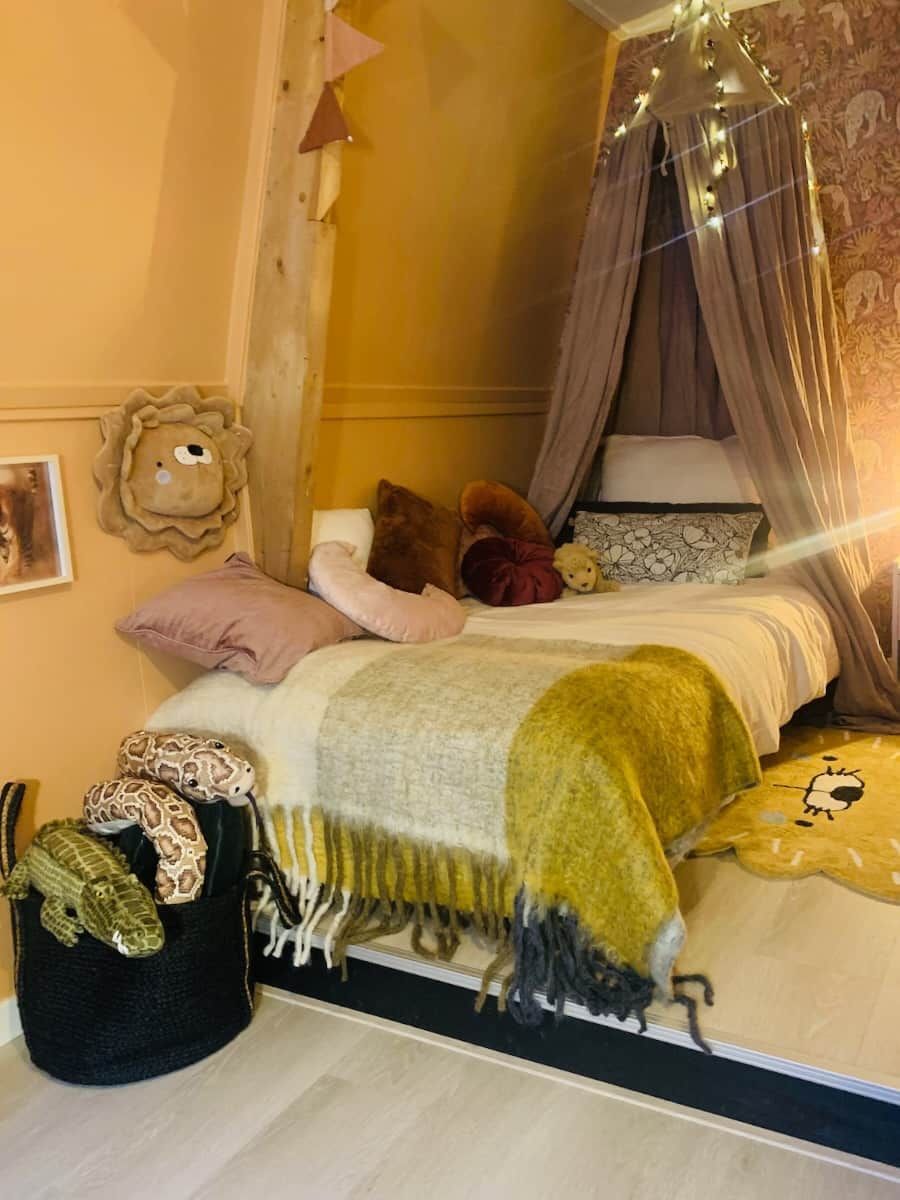 Esther Canisius is interieurstylist bij RTL4 Help, mijn man is klusser voor deze kleurrijke meisjes slaapkamer