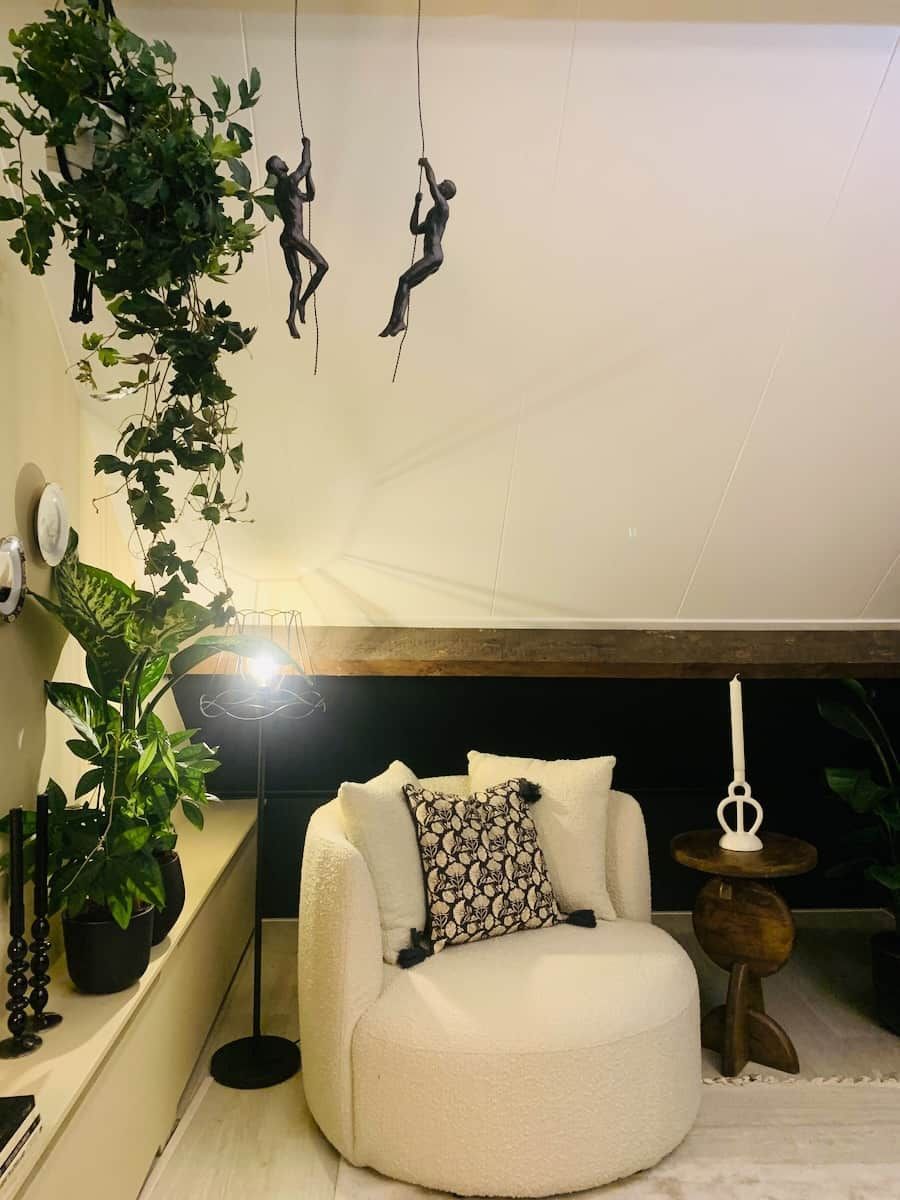 Naturel slaapkamer op zolder - ontwerp door Esther Canisius - stylist RTL4 Help, mijn man is klusser