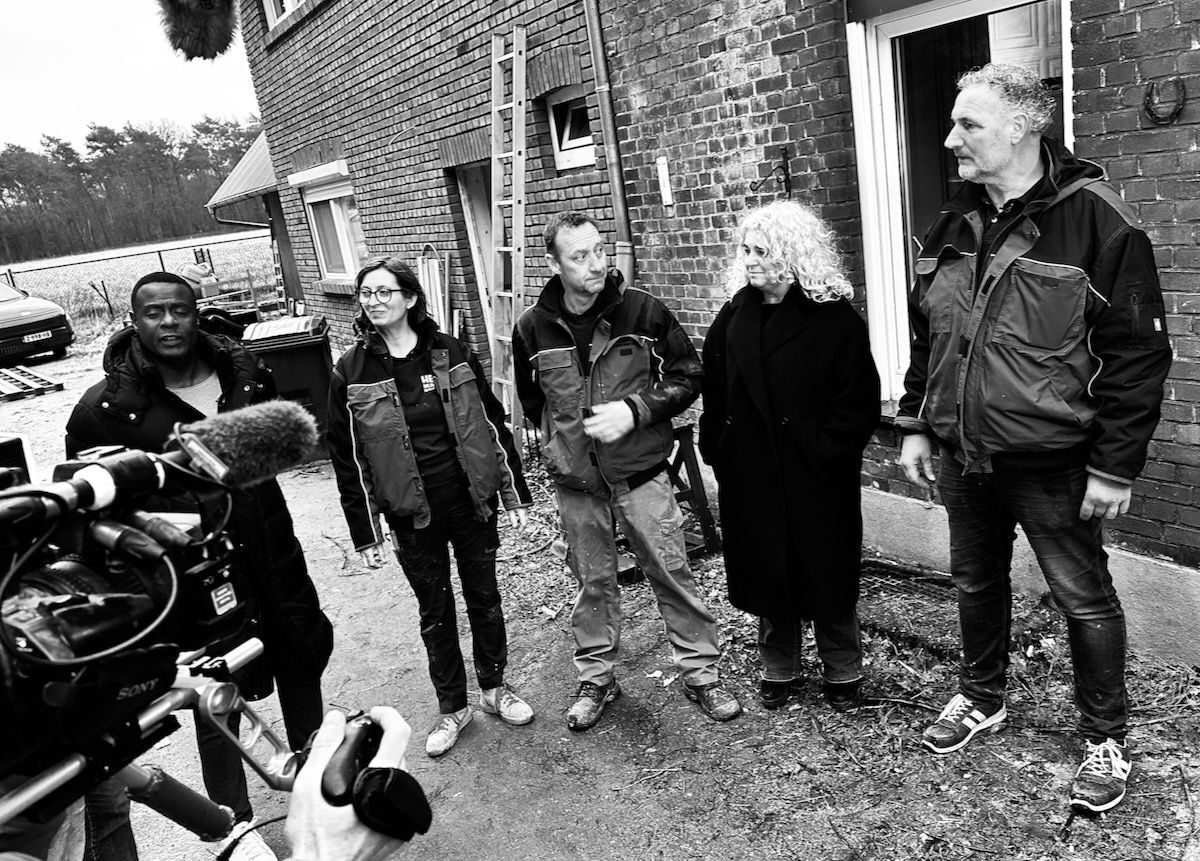 Esther Canisius interieurstylist RTL4 Help, mijn man is klusser. Teamfoto