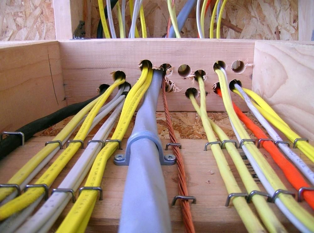 a bunch of wires coming out of a wooden box