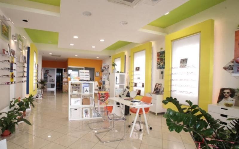 interni negozio di lenti e montature