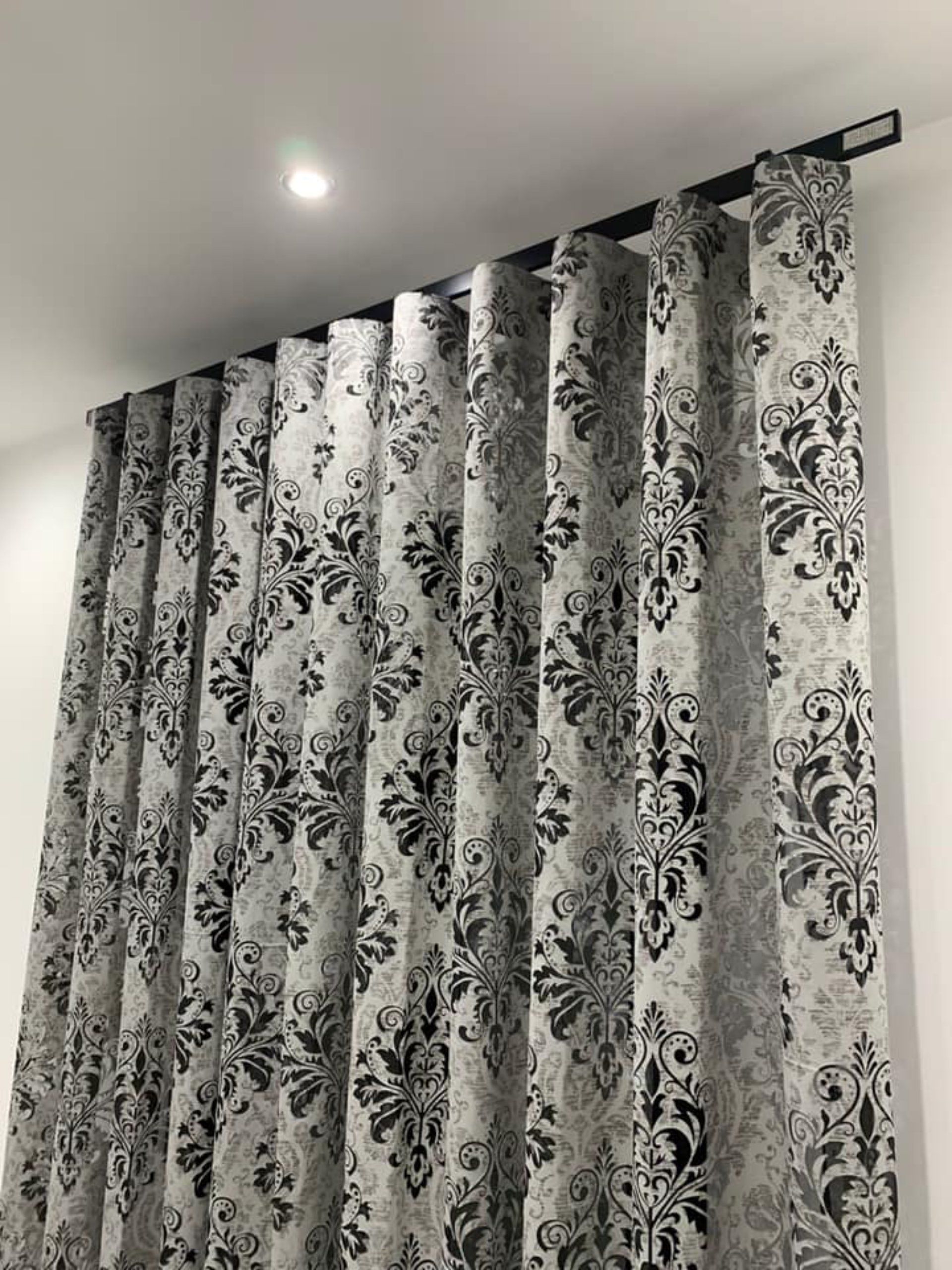Tenda stile broccato nera e bianca