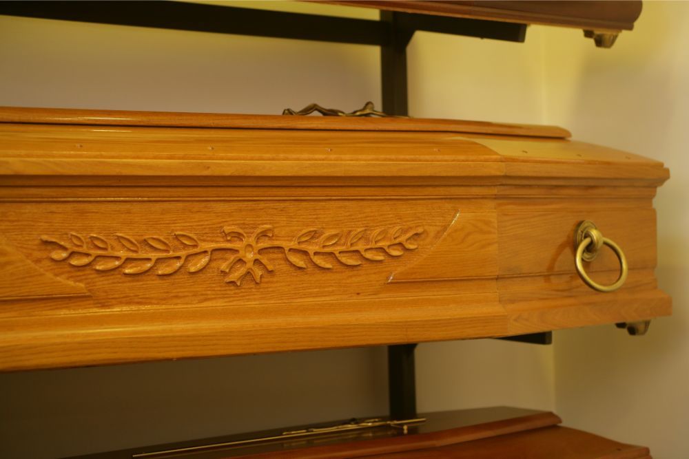 Bare intarsiate per la sepoltura di morti