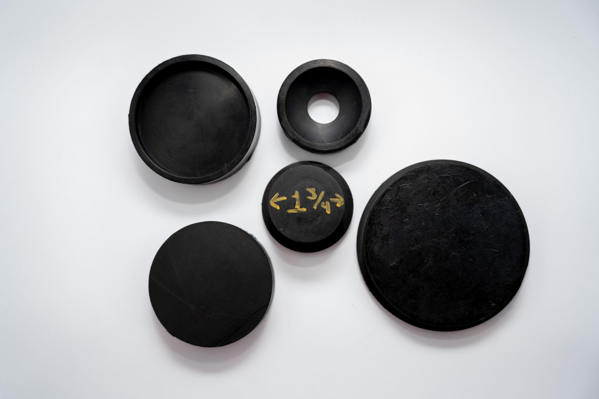 Pieza de Hule circulares Moldes de hule personalizados en forma circular color negro y verde.