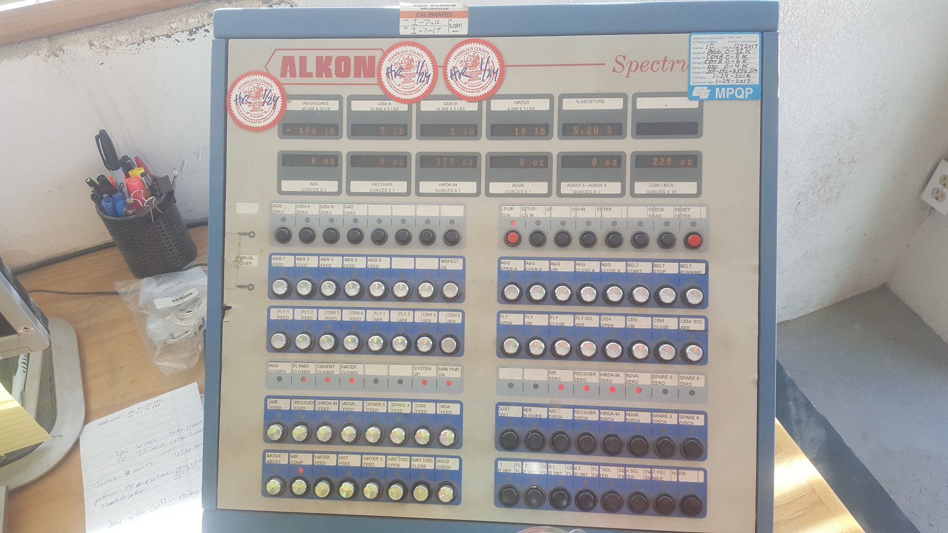 A control panel with the word alkom on it