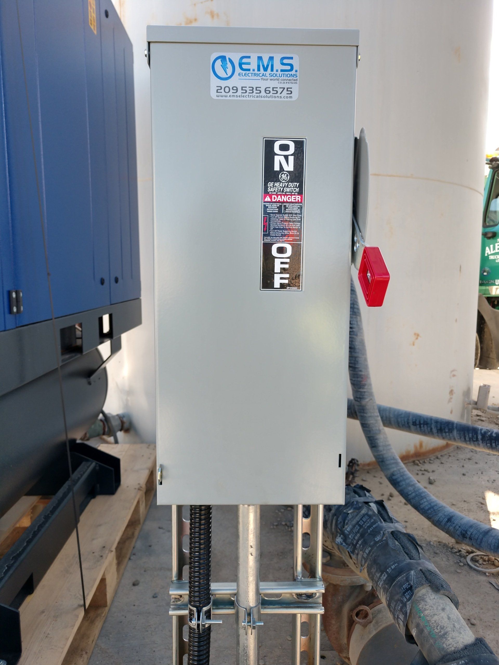 A box with a switch on it that says ozone on it