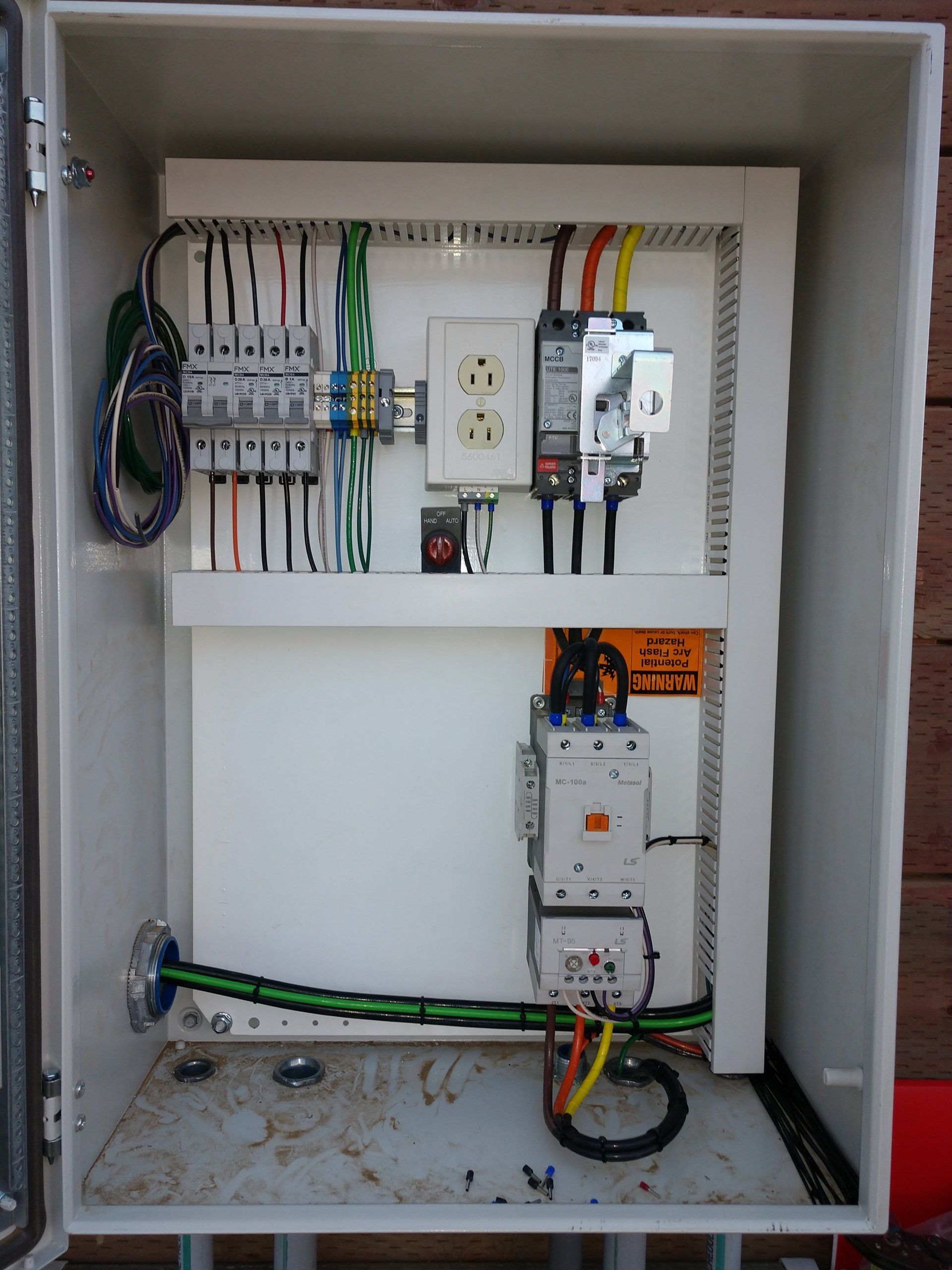 The inside of a electrical box with the word fluke on it