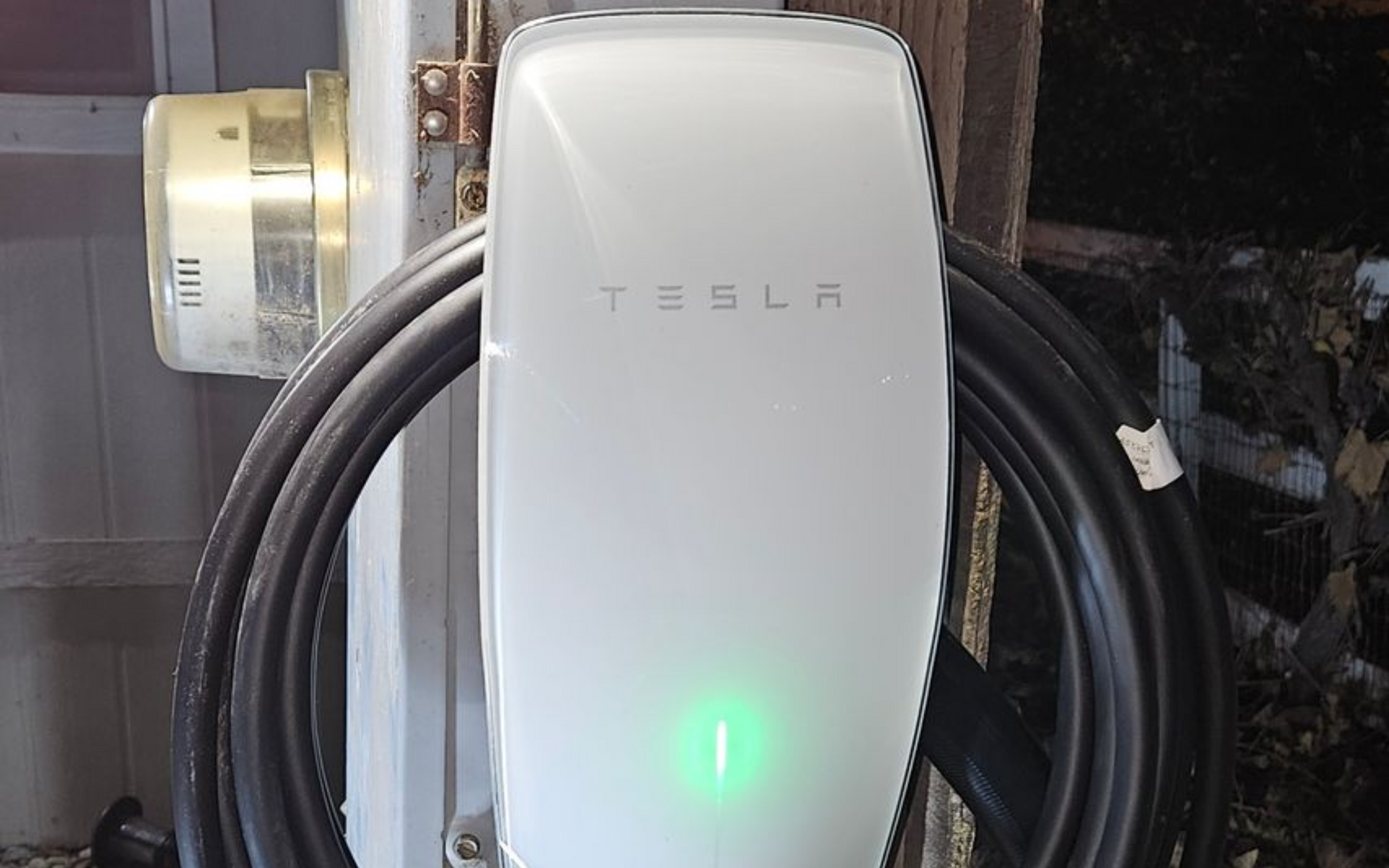 EMS Electrical in Turlock installs Tesla Power Wall Connector and EV Chargers