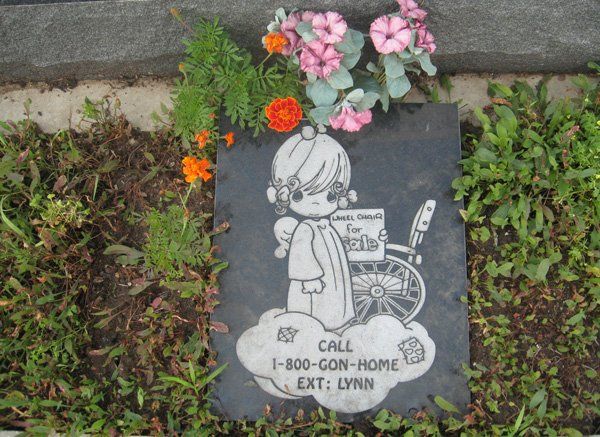 Flat marker memorial