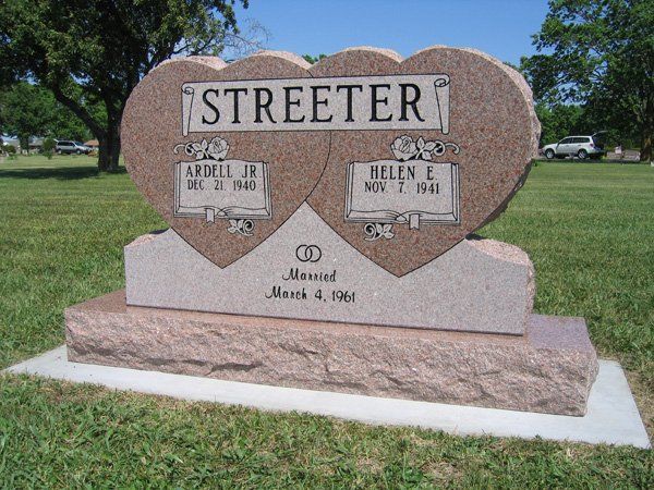 Upright die monument