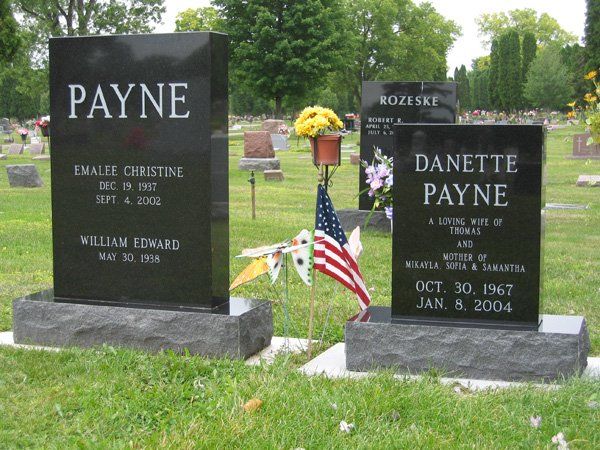 Upright die monument