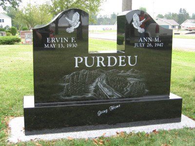 Upright die monument