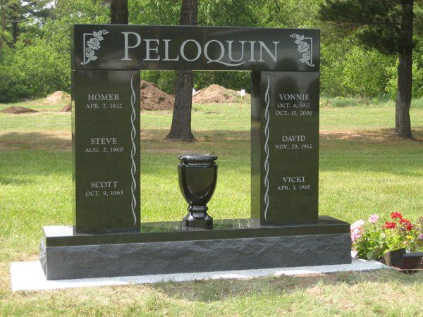 Upright die monument