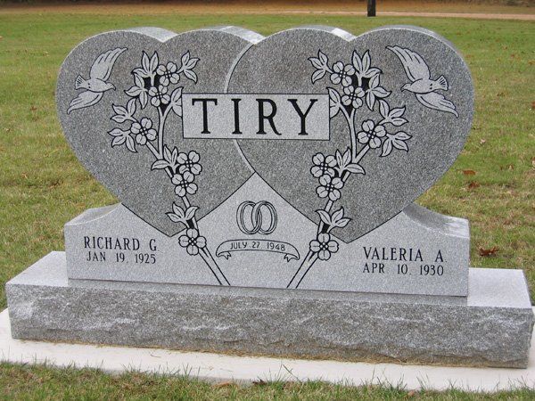 Upright die monument