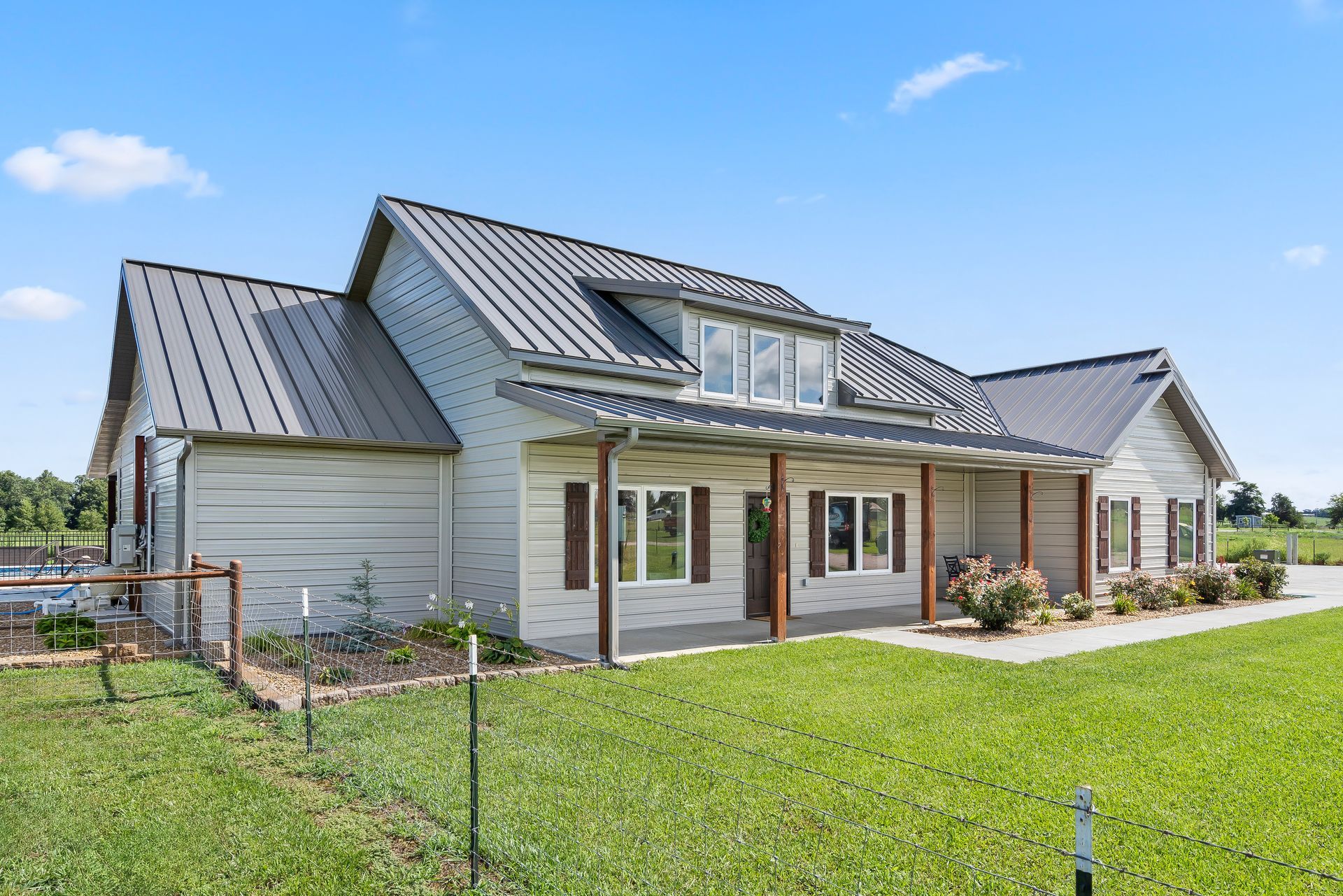 Custom ICF Farmhouse | Front lawn view | block dealers in Branson MO