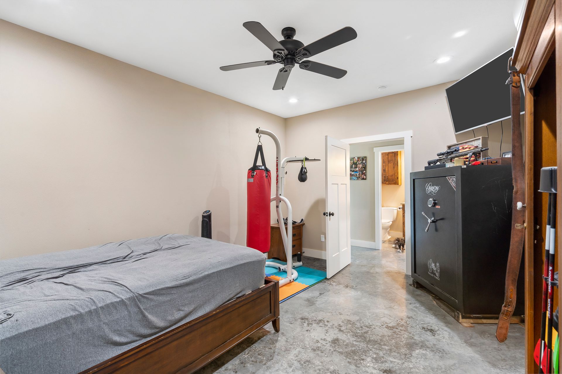 Bedroom in finished ICF home | Block installers and subcontractors for GC