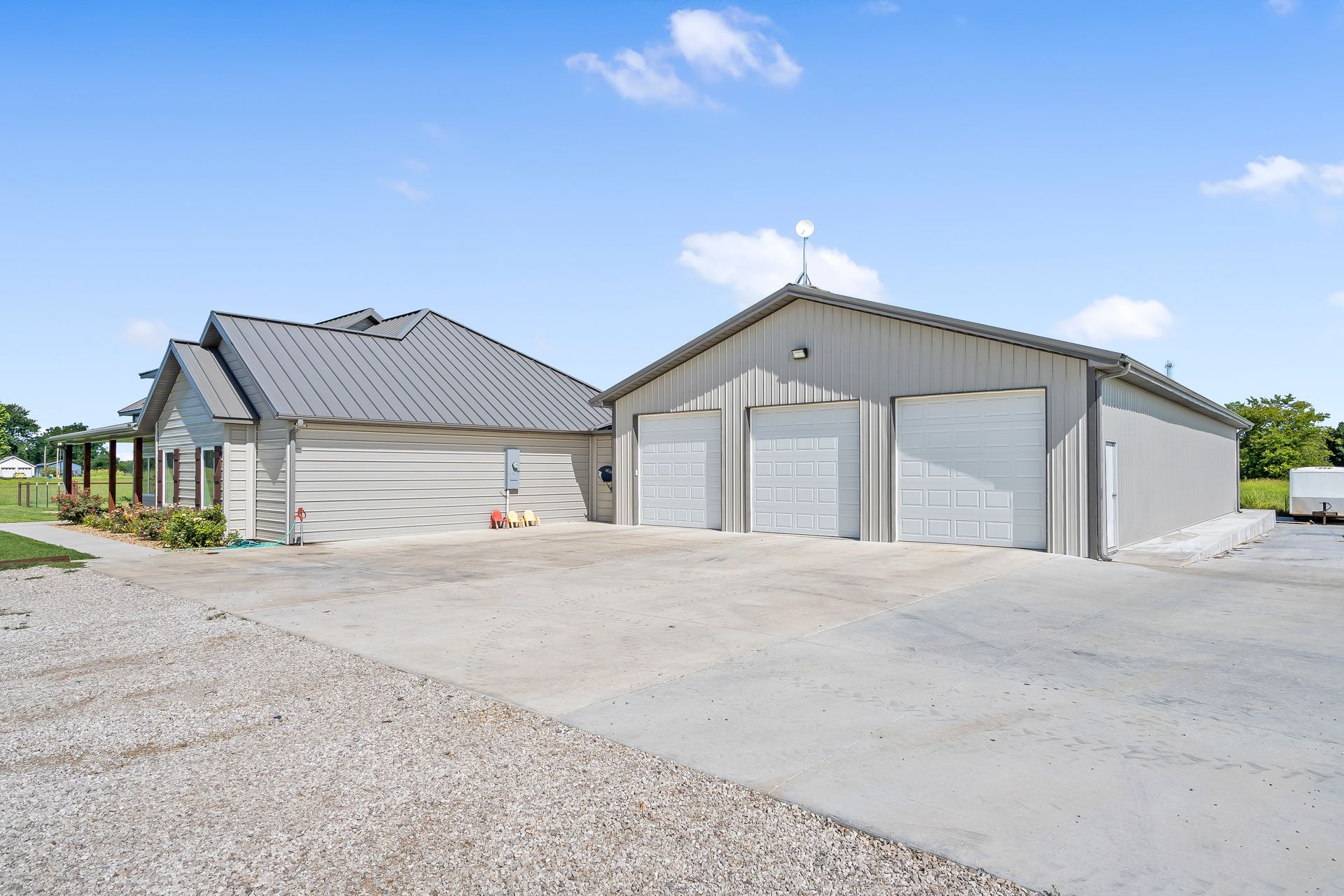 full icf custom house | garage view | icf builders near Sparta and Kansas City MO