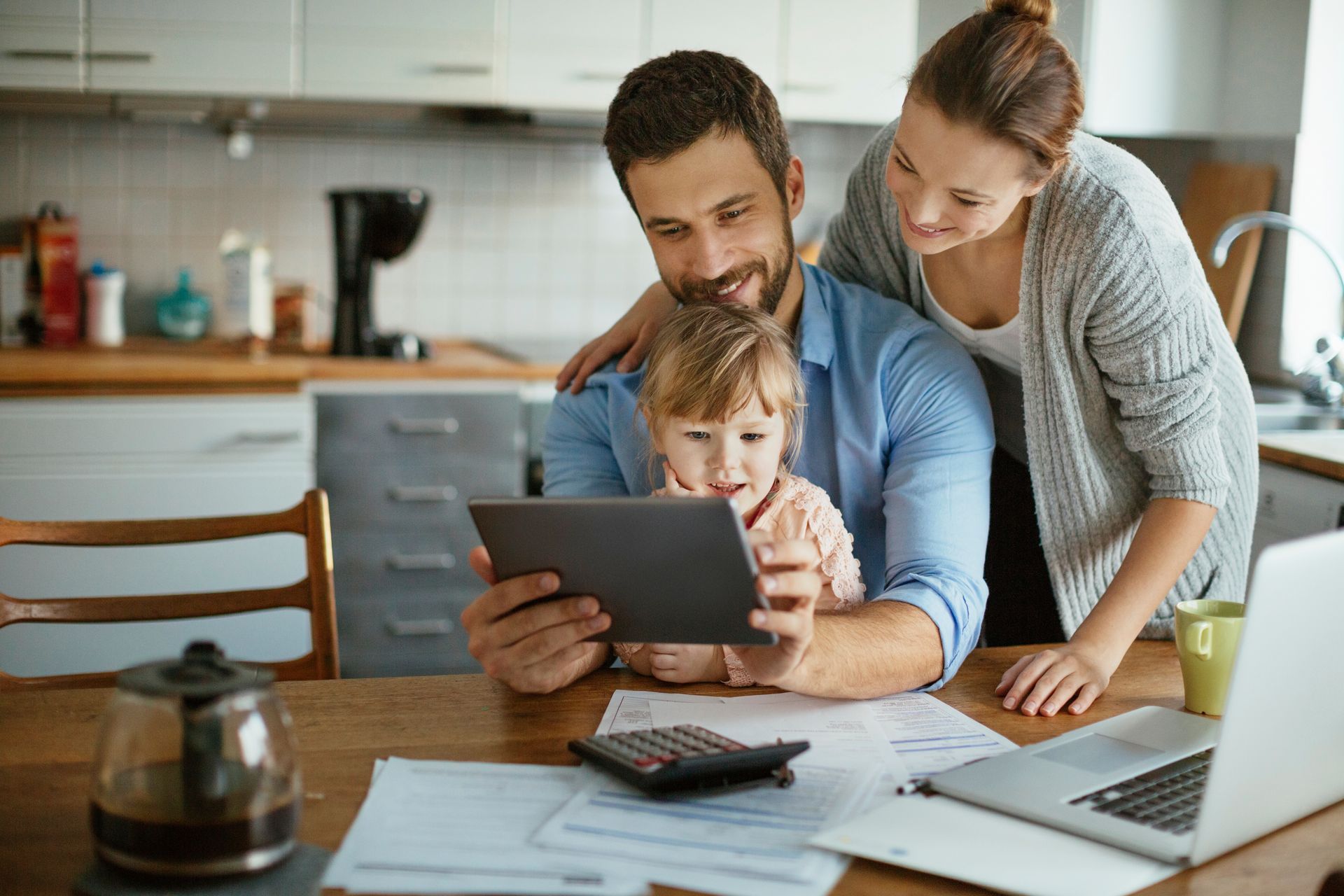 Smiling family looks at build quote | Fayetteville, AR