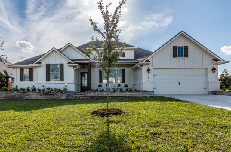 farmhouse front view | popular modern homes in 2024 | ICF builders in Sparta MO