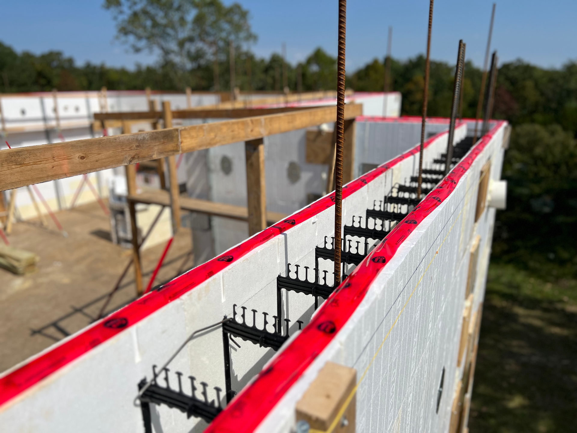 Insulated concrete form wall with plastic web and steel rebar | Joplin, MO
