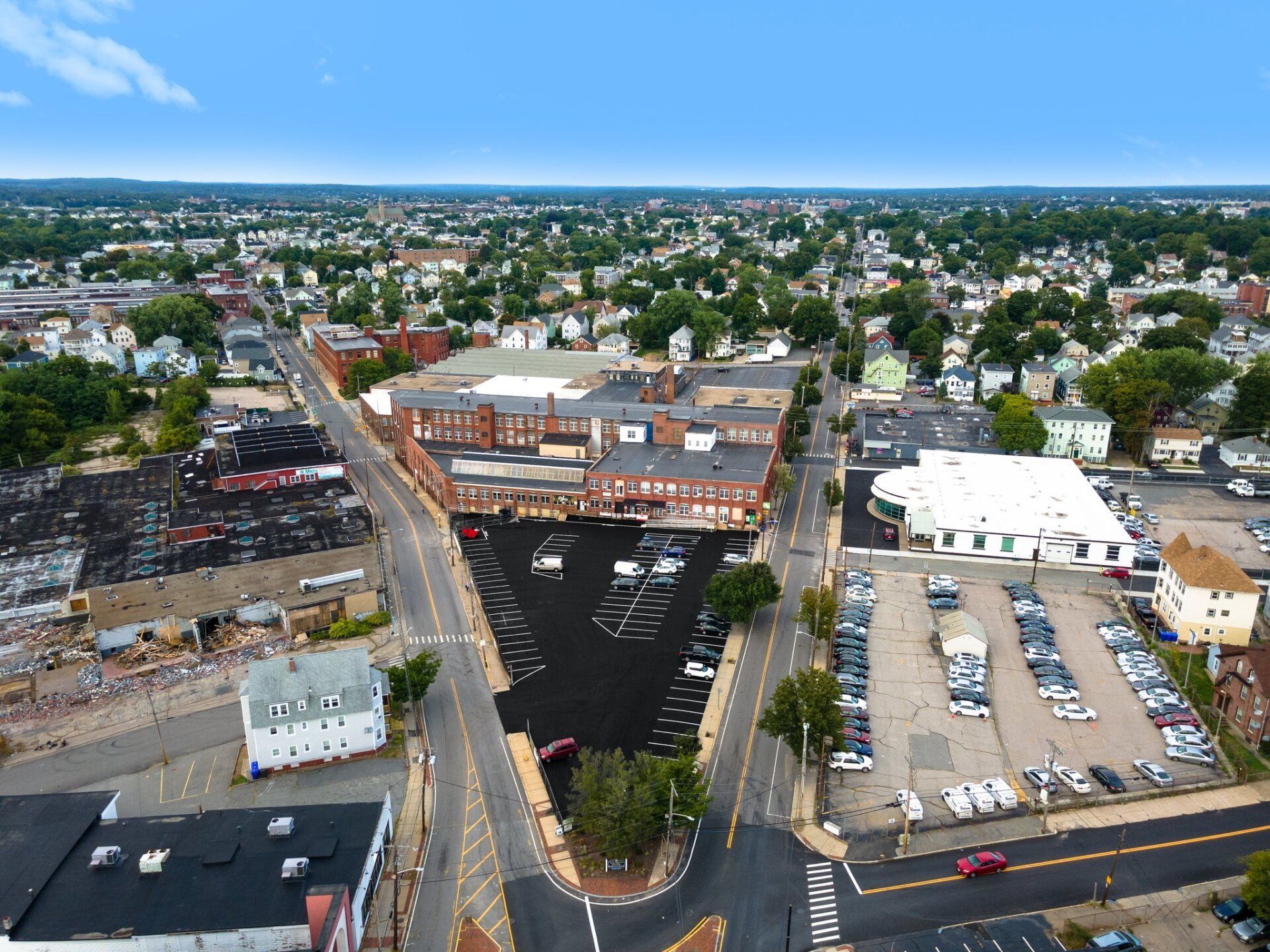 A parking lot with a lot of cars parked in it