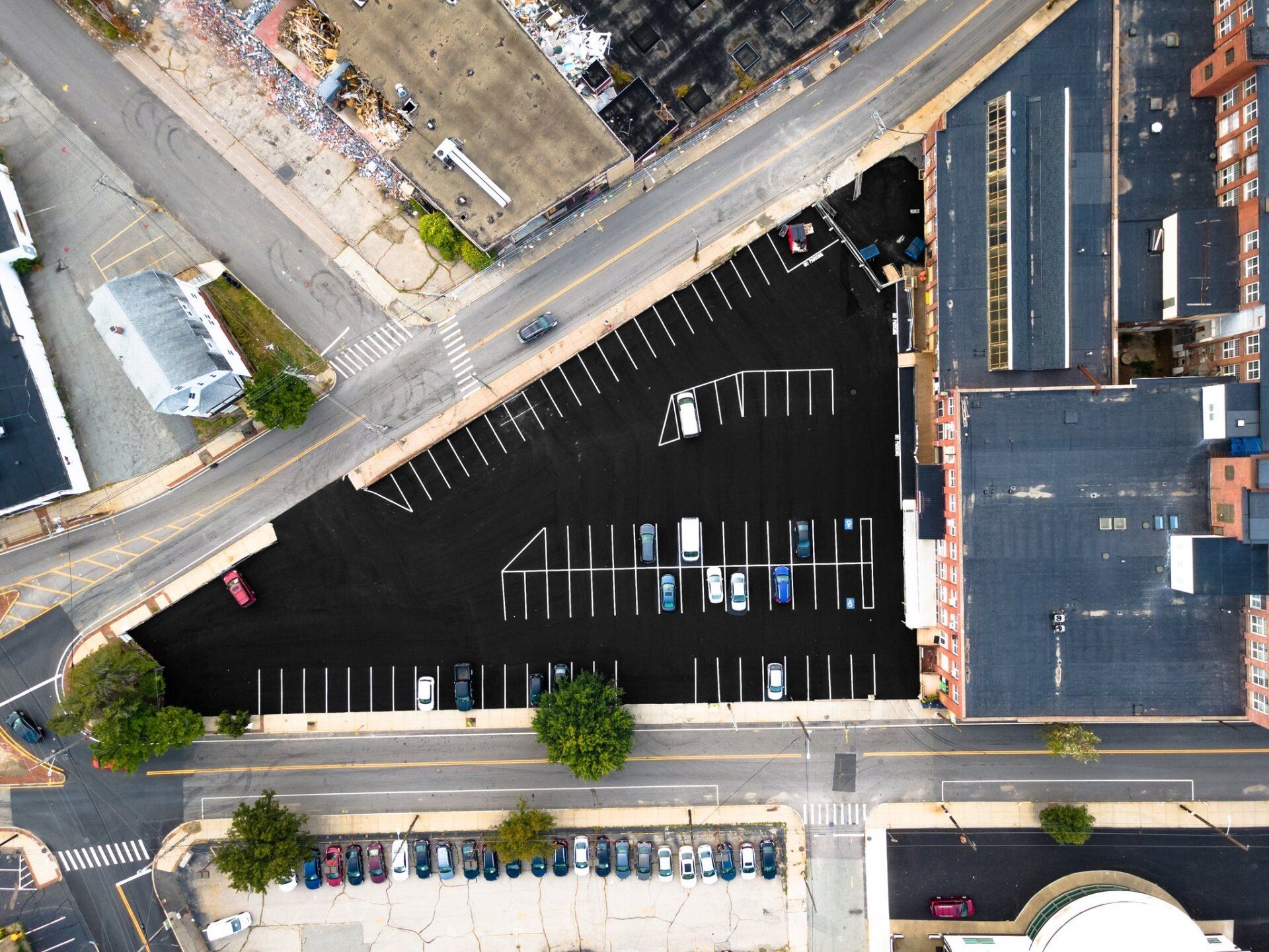 A parking lot with a lot of cars parked in it