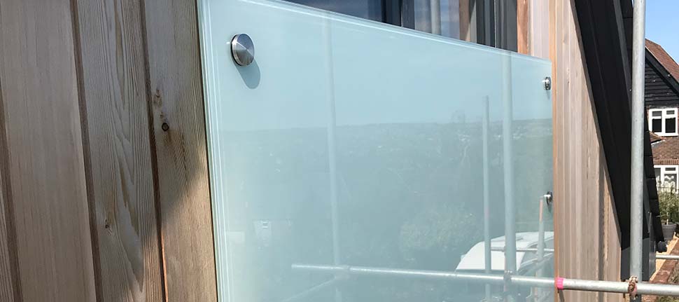 If you need safety glass in the Isle of Wight call 07855 298 051