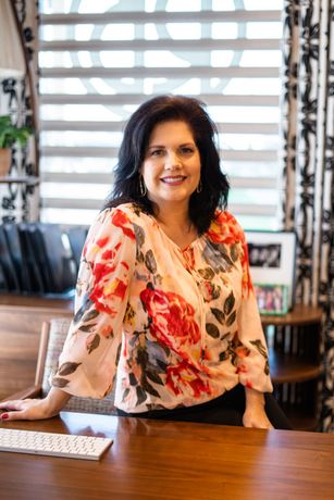 Rachel Brosky, a Professional Interior Designer in Elizabethtown, Kentucky (KY) serving nearby Brandenburg, Vine Grove & Bowling Green